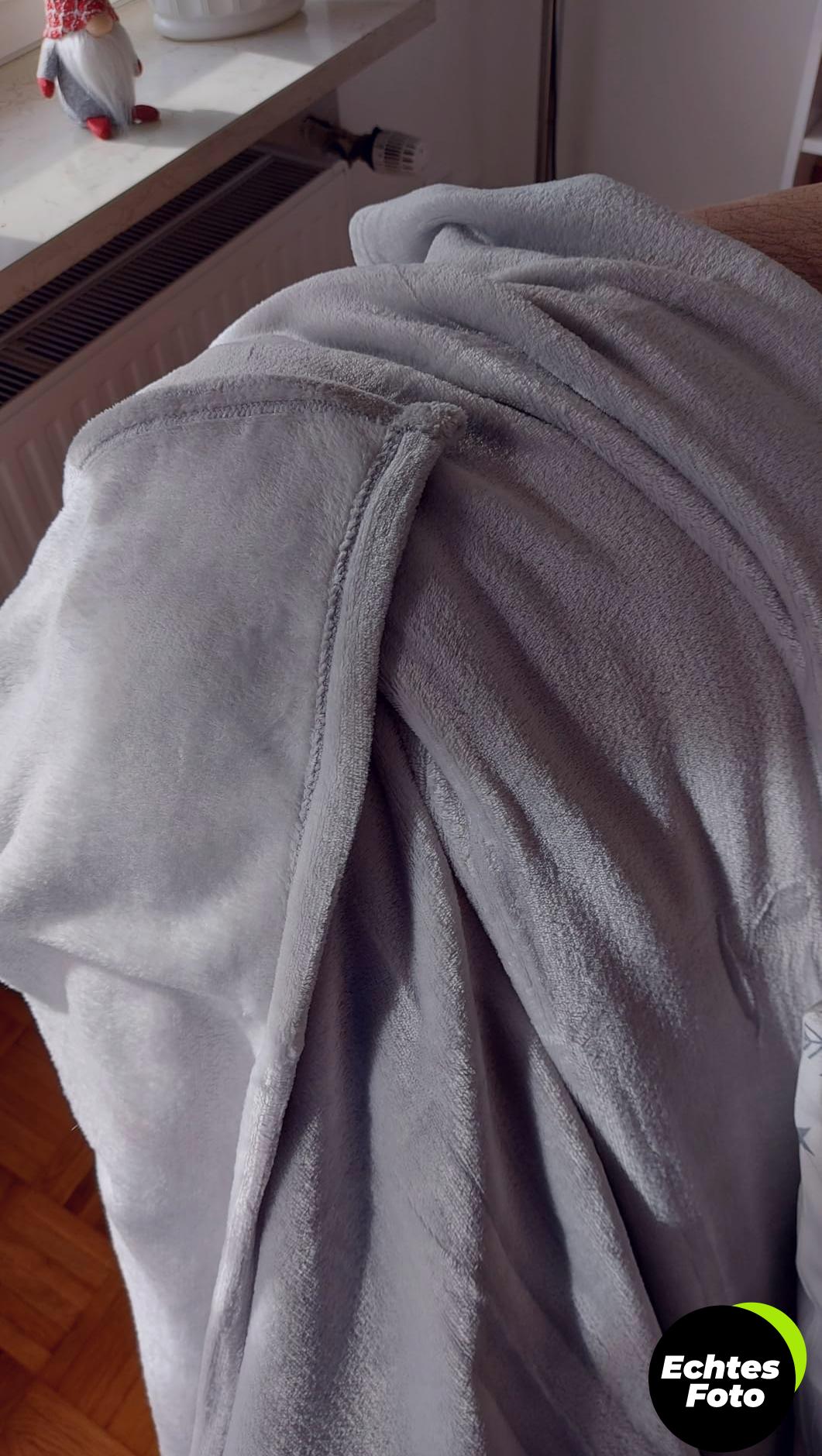 bedsure-kuscheldecke-flauschig-150x200cm-grau-foto-2
