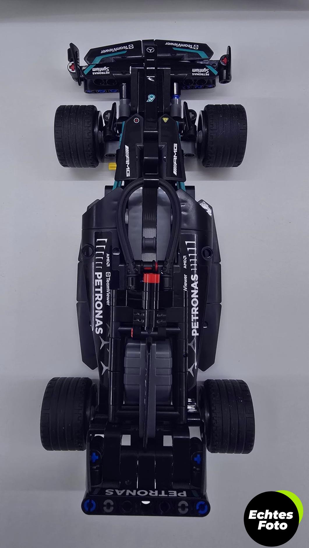 lego-technic-mercedes-f1-auto-set-42165-foto-1