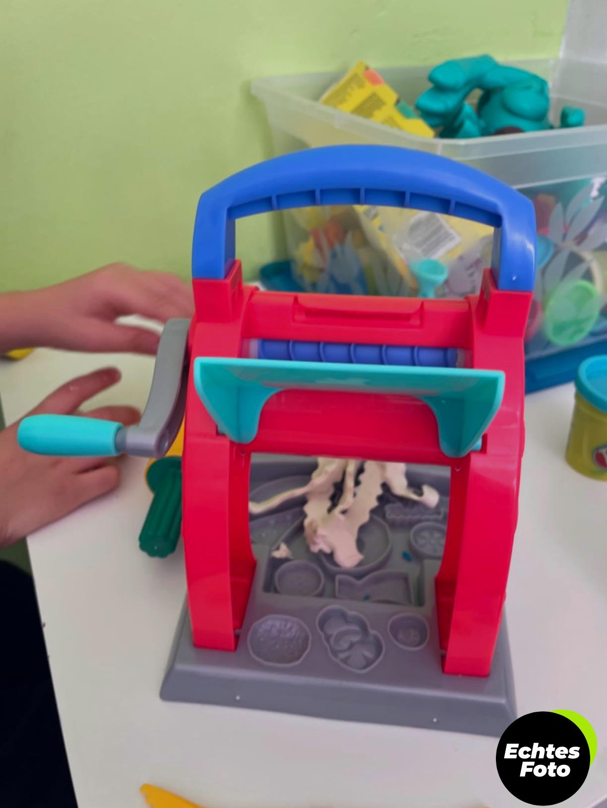 play-doh-bunte-kueche-set-11-konditorei-ofen-tools-foto-1