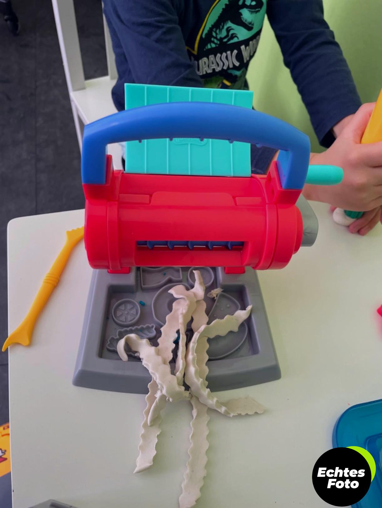 play-doh-bunte-kueche-set-11-konditorei-ofen-tools-foto-2
