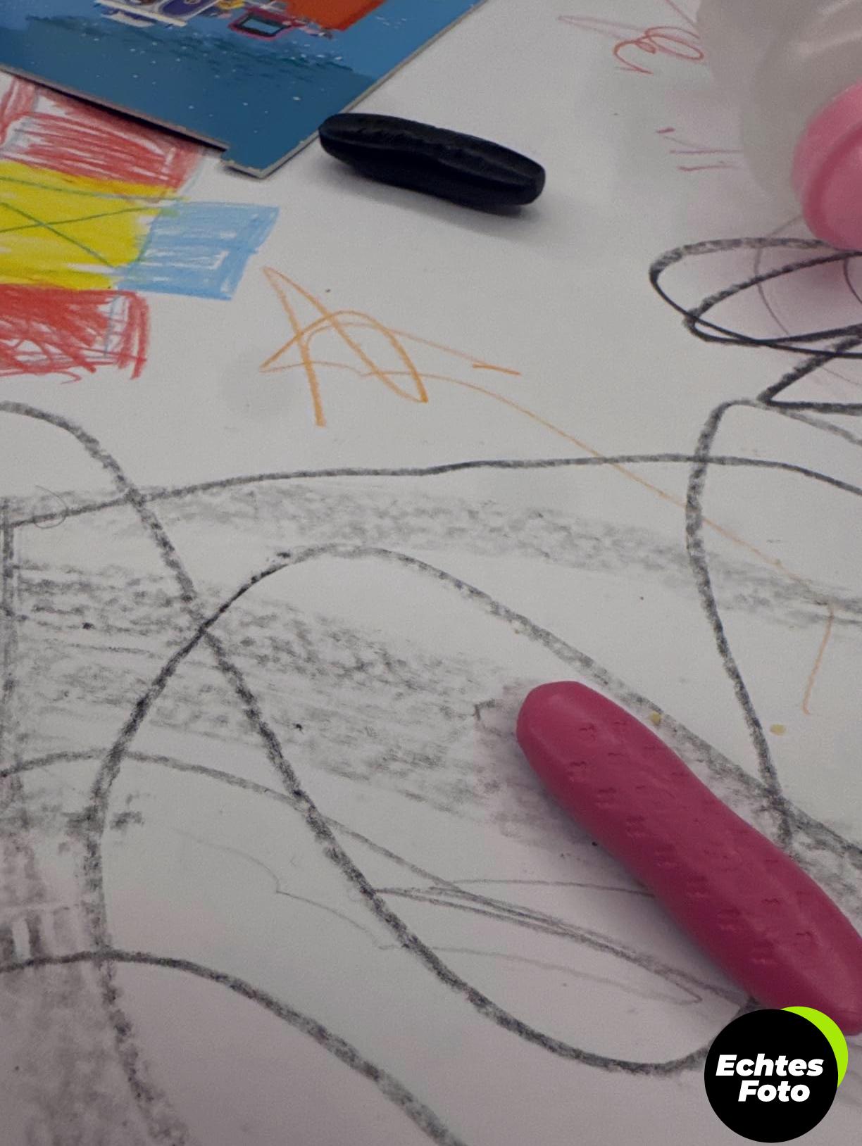 yplus-wachsmalstifte-kinder-12-farben-ungiftig-waschbar-foto-1